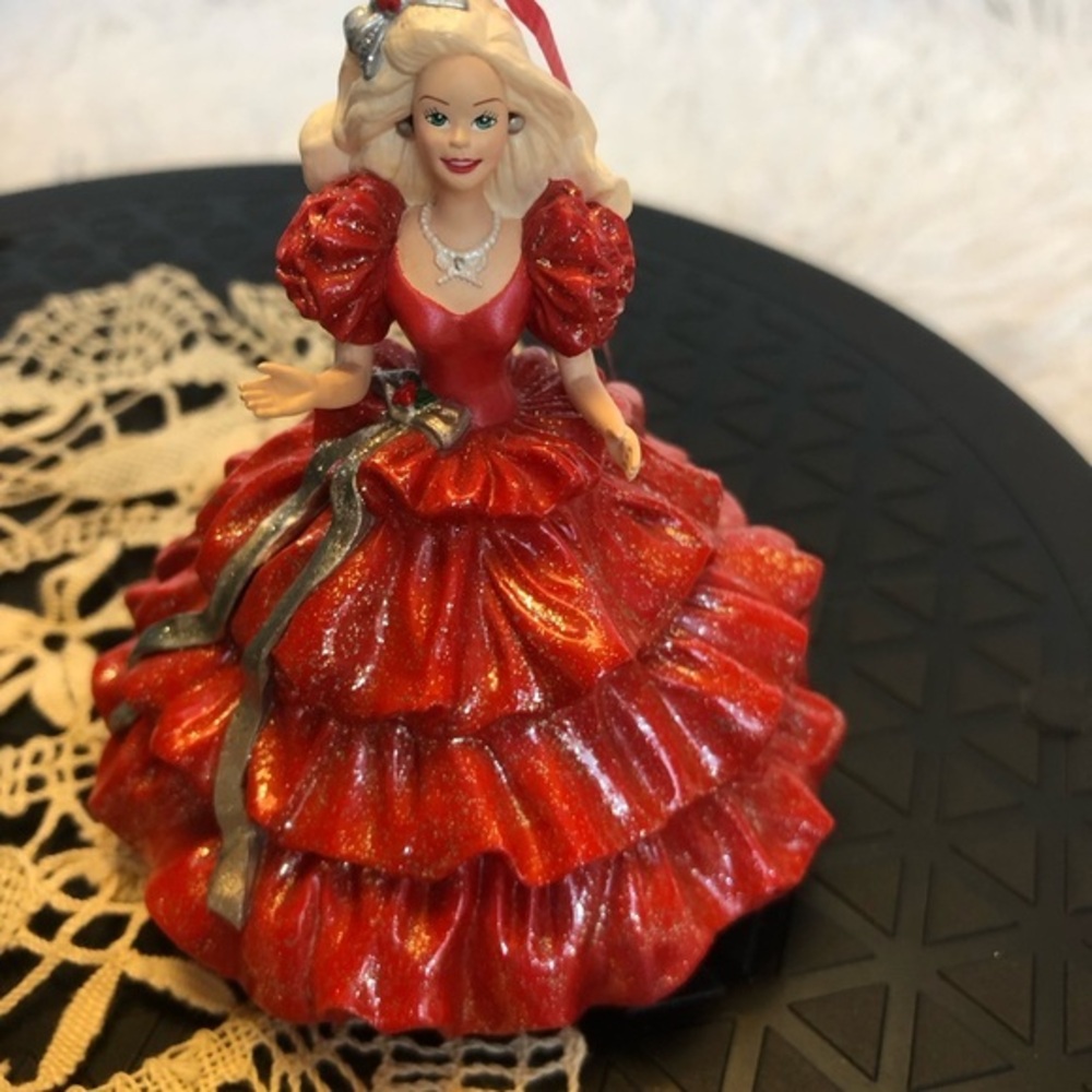 Collectors Series 1996 Barbie Keepsake Christmas Ornament